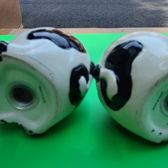 Set of Happy Cows Salt & Pepper Shakers - Picture 4 of 9
